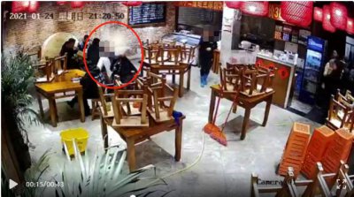 ​地太滑还是人醉了？醉酒男子在饭店摔伤，这个“锅”谁来背？