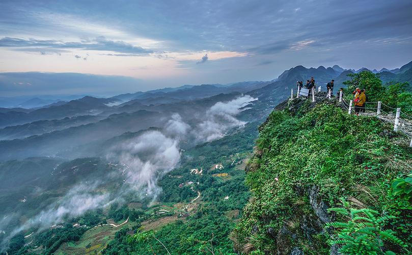 第一天：贵阳——白云山（云顶公园）——万峰林