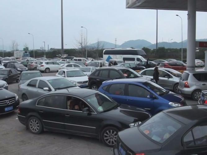3、为了方便游客和司机停车，一般景区会设有专门的停车场或是服务区。