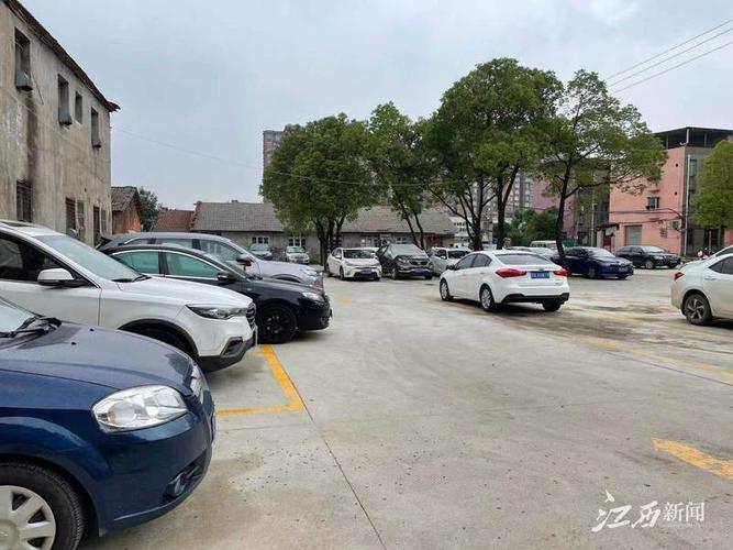 2、停车停到什么位置，有些景区里面的停车位并不是很多，因此车辆停放的时候也一定要注意到周围有没有相应的指示牌，避免因道路条件不允许而影响车辆停放。