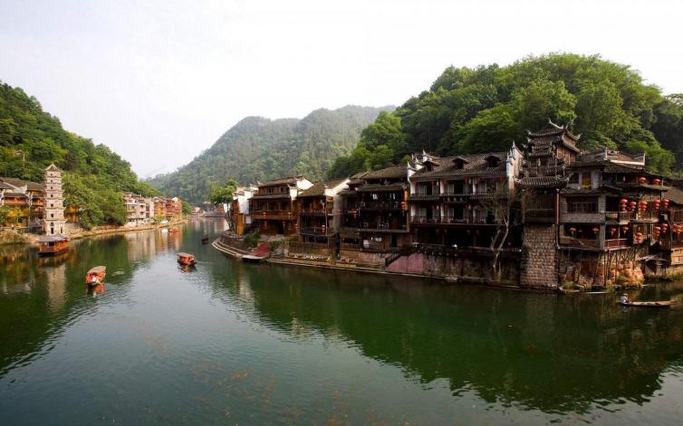 湖南适合2天短途旅游的地方(湖南2天自驾游去哪里好玩)