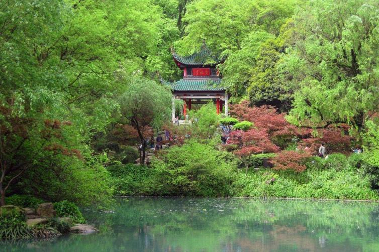 湖南适合2天短途旅游的地方(湖南2天自驾游去哪里好玩)