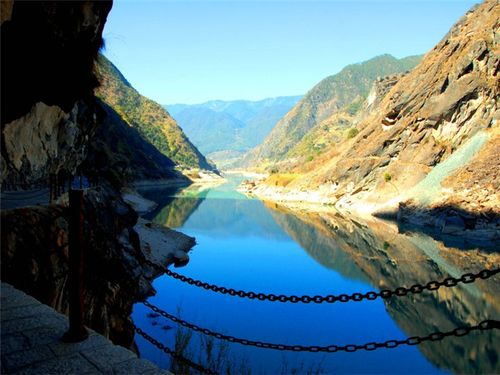 第四天：虎跳峡景区---诺日神山—中甸草甸草原