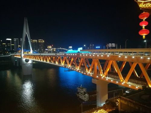3.大剧院，千厮门大桥——嘉陵江大桥——长江索道——洪崖洞·龙门浩旅游专线