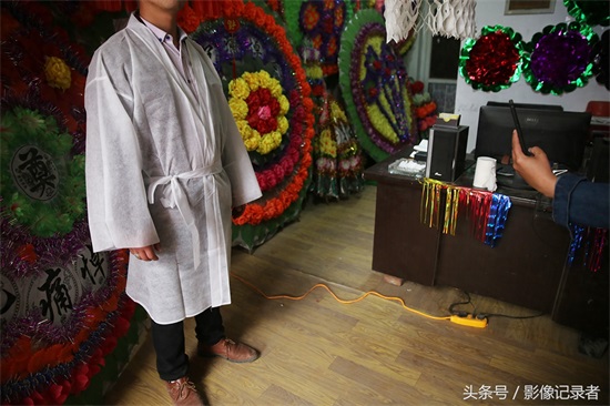 全国最大殡葬用品批发市场：活人有的 逝者全有！