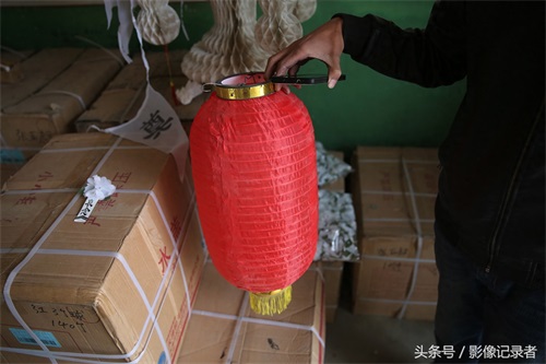 全国最大殡葬用品批发市场：活人有的 逝者全有！