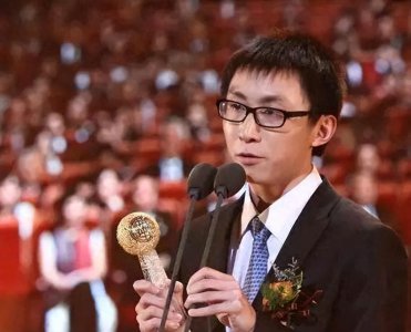 ​20岁学渣刘路攻克世界级难题，三院士联名中央，破格成最年轻教授