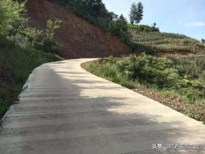 ​云南一女子称8岁那年目睹母亲遭邻居3兄弟打伤躺地4天3夜死亡，发帖质疑25年