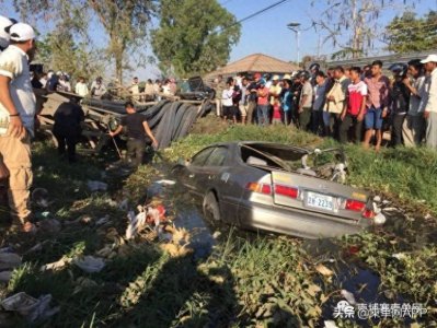 ​柬埔寨4号公路重大交通事故， 卡车撞轿车4死1重伤！