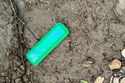 ​无限发电不是梦？微生物燃料电池大突破：只要土壤中有碳就行！