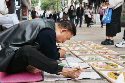 ​广州街头的无手画师