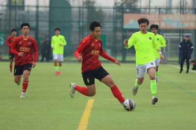 ​教唆小球员踢人，做错的不只是主教练
