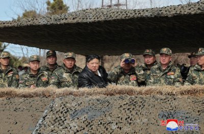 ​连续两天！金正恩现场指导军事训练
