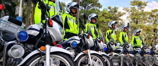 别想着国外警车多酷炫了！看看中国的这些警车，超酷！-