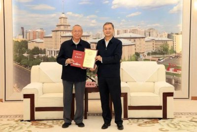 ​这位90岁的中国工程院院士一条裤子穿30年，却为母校捐了300万