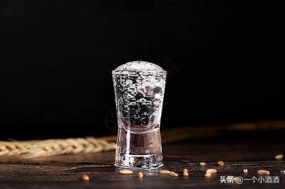 ​白酒优级和一级有什么区别（一级酒与优级酒哪个更好喝）