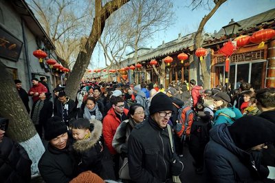​南锣鼓巷在北京哪个区（北京古老的街区南锣鼓巷人气旺）