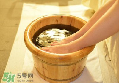 ​冬季泡脚有什么好处？冬天泡脚的好处