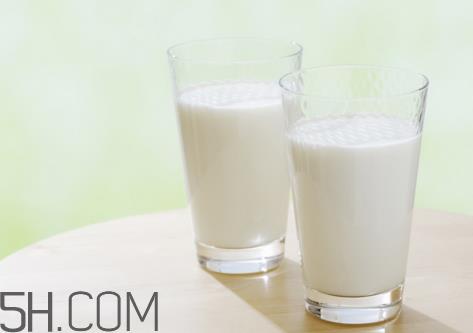 纯牛奶打开后能放多久？牛奶可以煮沸吗？