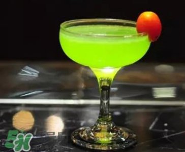 ​鸡尾酒是酒还是饮料？鸡尾酒怎么调好喝