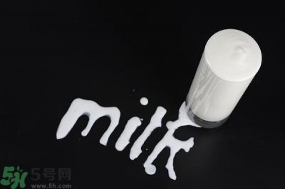 ​一天喝多少牛奶最好？牛奶一天喝多少合适？