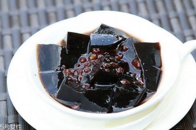 ​龟苓膏哺乳期能吃吗 哺乳期不能吃龟苓膏的原因