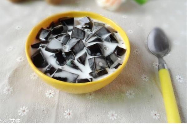 龟苓膏哺乳期能吃吗 哺乳期不能吃龟苓膏的原因