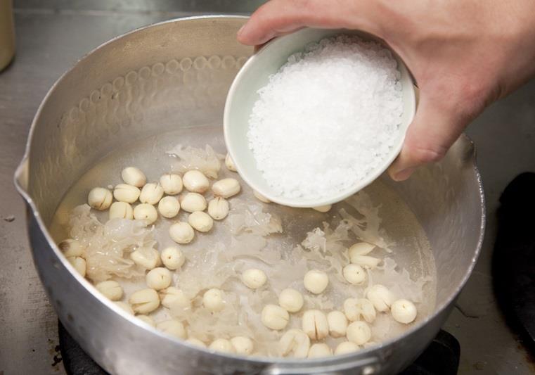 莲子用凉水还是热水泡 别先泡冷水