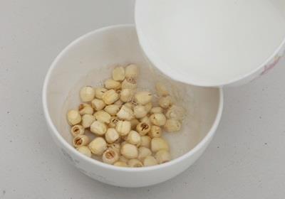 莲子用凉水还是热水泡 别先泡冷水