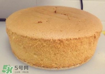 ​戚风蛋糕怎么做才松软？戚风蛋糕怎么切开