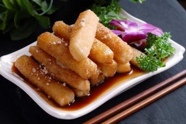 糍粑是用什么原材料做成的食物 糍粑是用糯米粉做的吗