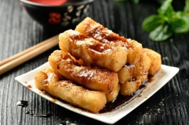 糍粑是用什么原材料做成的食物 糍粑是用糯米粉做的吗