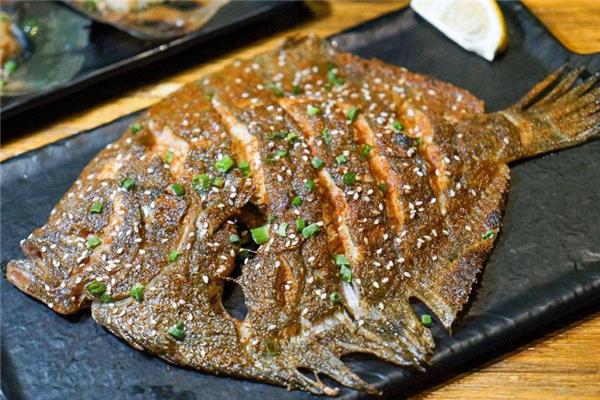 多宝鱼是比目鱼吗 属于其中一种
