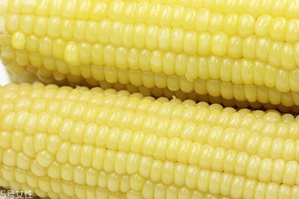 甜玉米隔水蒸多久能熟 这个时间就够了