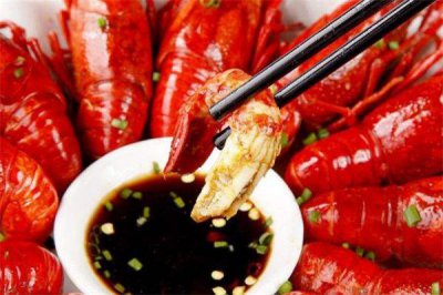 ​小龙虾和蓝莓能一起吃吗 吃小龙虾的时候可以吃蓝莓吗