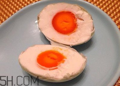 ​腌50个鸭蛋放多少盐 腌100个鸭蛋放多少盐