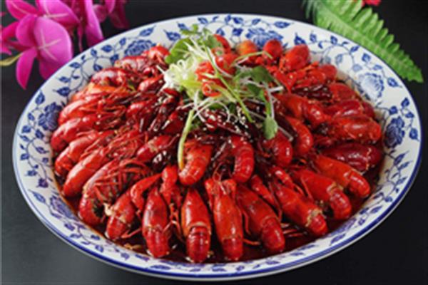小龙虾可以和啤酒一起吃吗 小龙虾的吃法