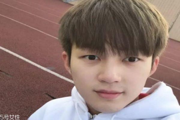 严重m字额留什么发型 男士严重m字额发型大全