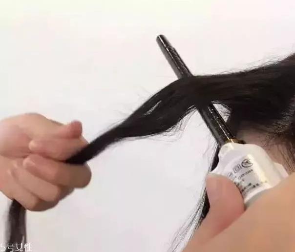 泫雅嬉皮卷发型教程 韩式嬉皮卷发型怎么弄