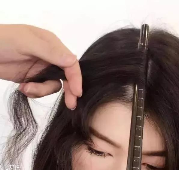 泫雅嬉皮卷发型教程 韩式嬉皮卷发型怎么弄