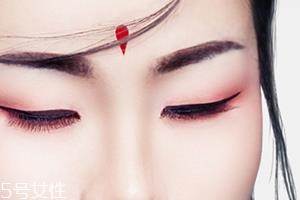 眼线液的画法步骤 教你画出完美眼线
