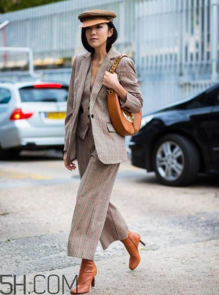 焦糖色鞋子配什么衣服？焦糖色鞋子搭配图片