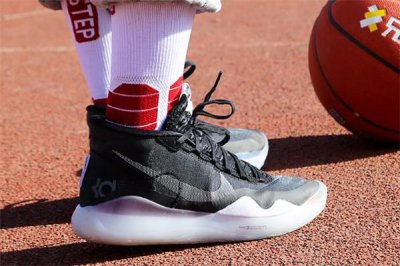​耐克kd12和威少2哪个好 kd12和威少2对比测评