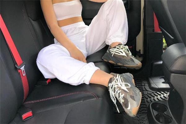 yeezy 700晶洞真假对比 椰子700晶洞宝藏真假鉴定