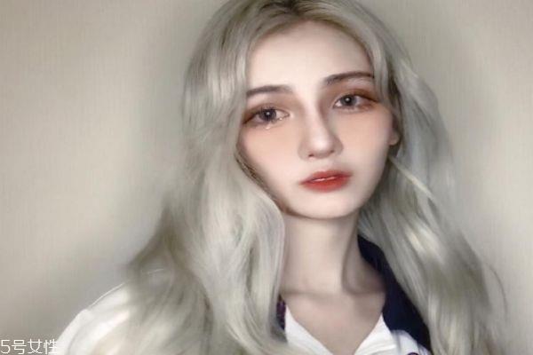 奶奶灰头发适合什么人 奶奶灰适合什么肤色