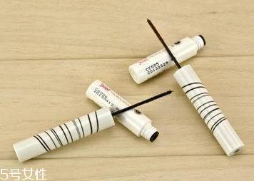 睫毛膏刷成苍蝇腿图片 如何避免刷成苍蝇腿