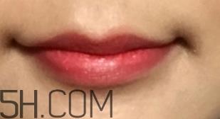 mac水红色口红好看吗？mac水红色试色