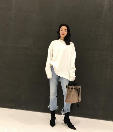 牛仔裤用什么泡不掉色？洗前先用盐水浸泡