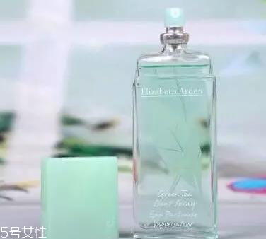 浓香水和淡香水哪个好？淡香水男女都能用
