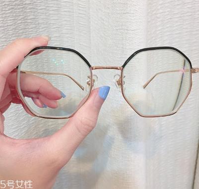 近视眼镜一般多少钱 眼镜价位很重要